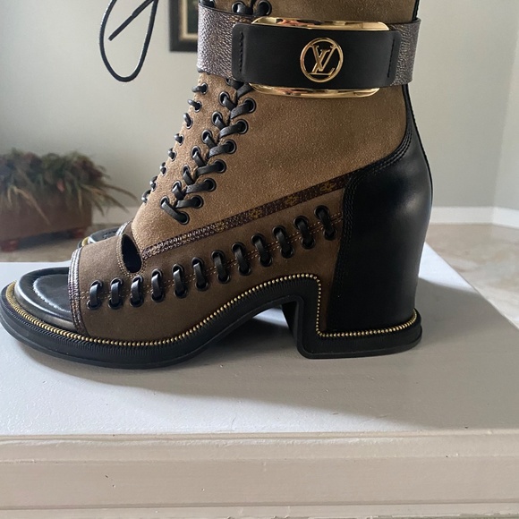 Louis Vuitton Moonlight Half Boots - Picture 9 of 9